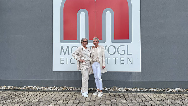 FRUEHLINGS-MODENSCHAU