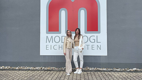 FRUEHLINGS-MODENSCHAU